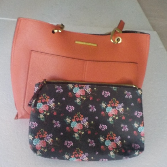 Steve Madden 2 Bag Tote Set - Picture 10 of 16